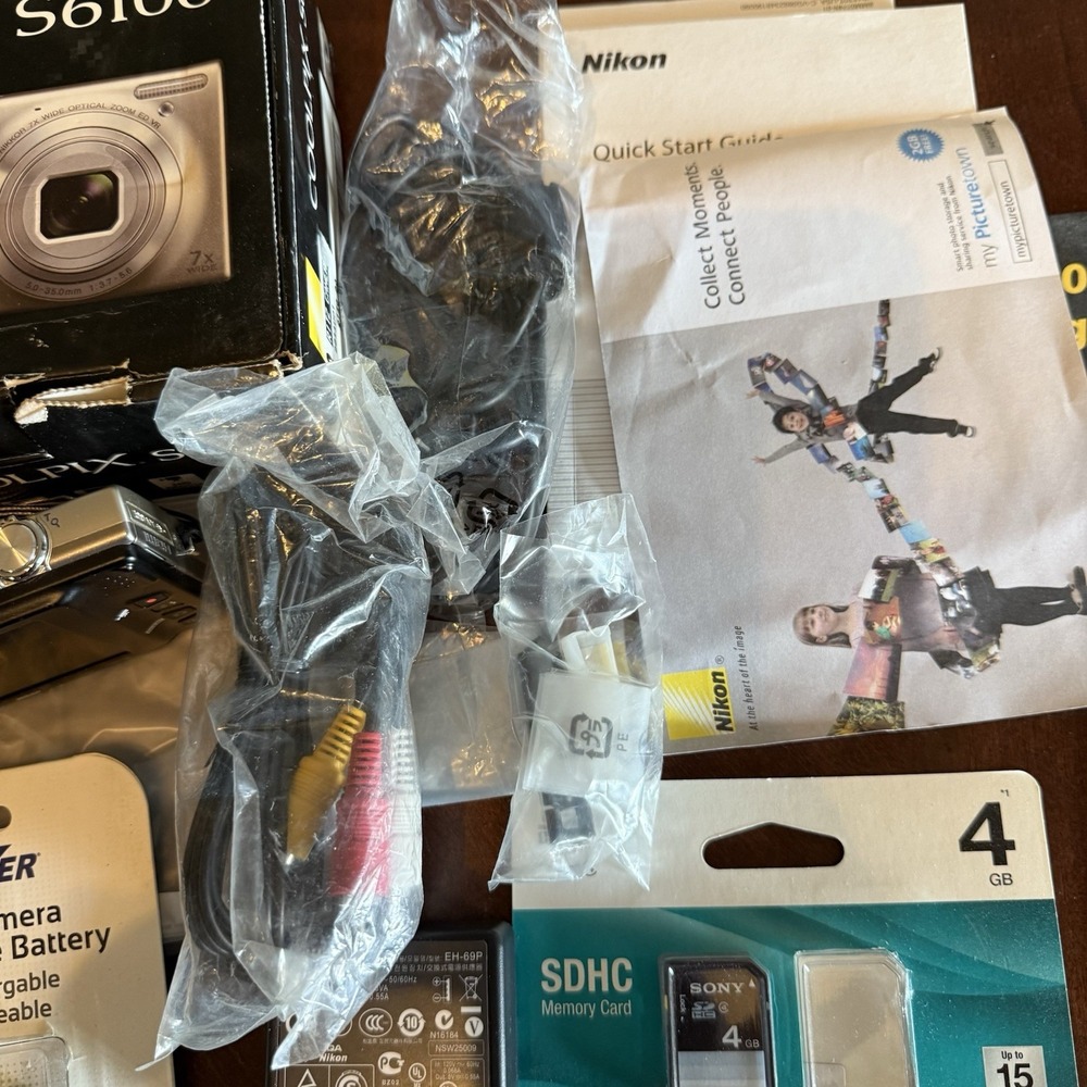 Nikon COOLPIX S6100 16.0MP Silver Digital Camera Bundle wUSBcharger Software - Picture 8 of 11